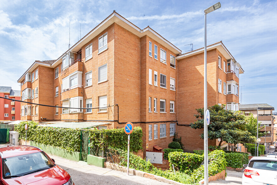 Multifamily in Las Rozas de Madrid, MAD for sale - Primary Photo - Image 1 of 3