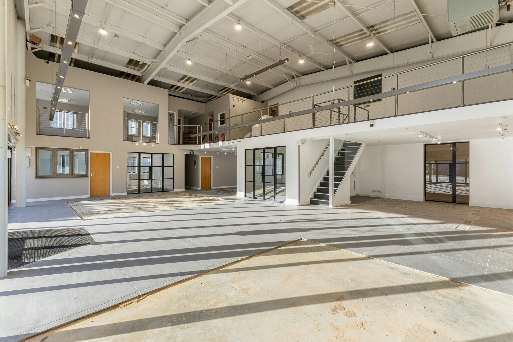 4-12 Kempson Clos, Aylesbury for lease Building Photo- Image 1 of 9