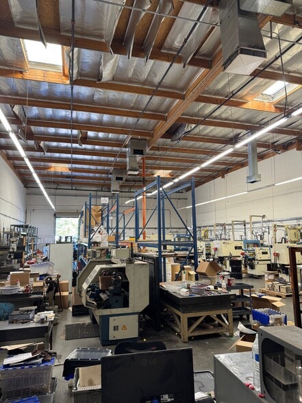 25620 Rye Canyon Rd, Valencia, CA for lease - Building Photo - Image 3 of 14
