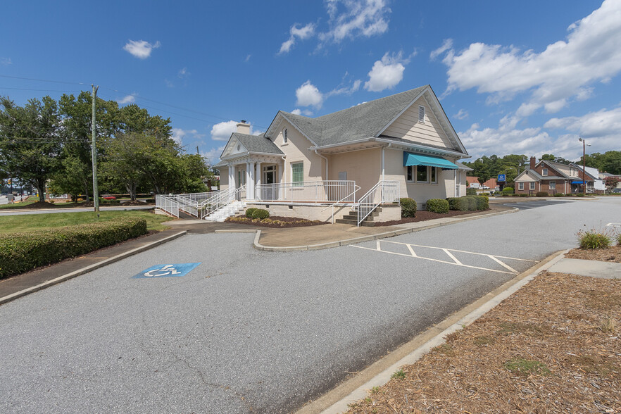 1722 N Main St, Anderson, SC for lease - Building Photo - Image 3 of 10