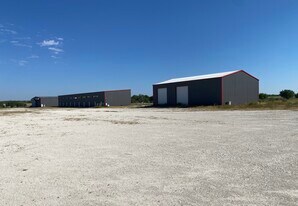 Warehouse w/ 18 Acre Yard in Eagle Ford Shale - Warehouse