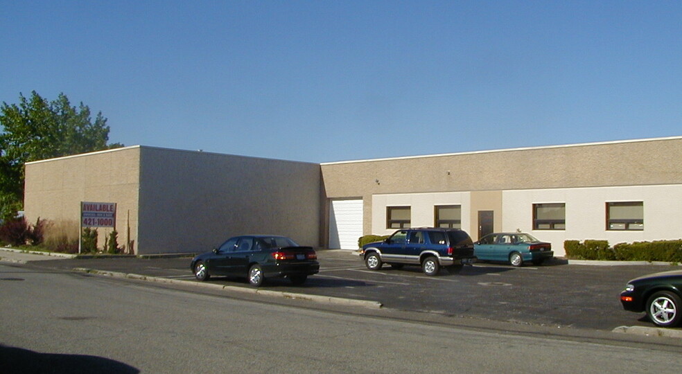 27 Sarah Dr, Farmingdale, NY for lease - Building Photo - Image 2 of 3