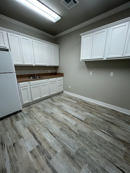 7607 Fern Ave, Shreveport, LA for lease - Interior Photo - Image 3 of 13