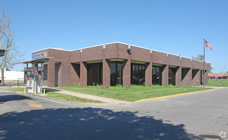 8750 Blue Ridge Blvd, Kansas City, MO for lease - Primary Photo - Image 1 of 2