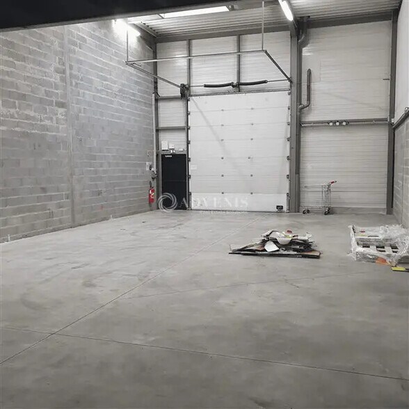 Flex in Ludres for lease - Interior Photo - Image 1 of 5