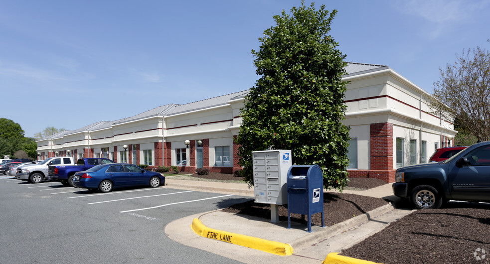 1221-1239 Central Park Blvd, Fredericksburg, VA for lease - Building Photo - Image 2 of 5