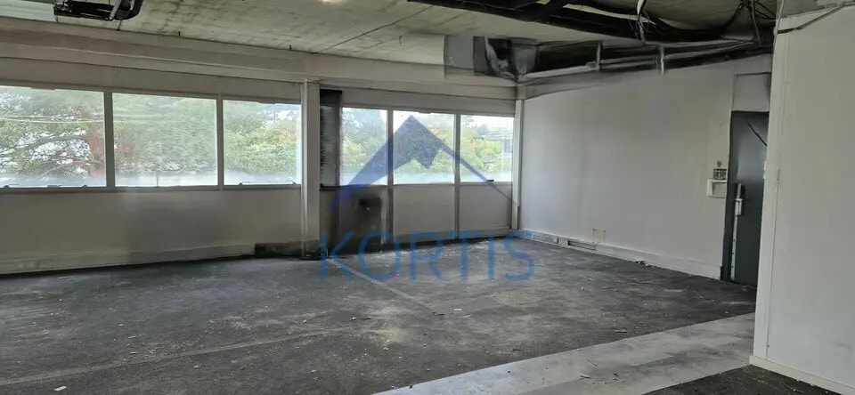 Office in Bron for lease - Interior Photo - Image 2 of 6