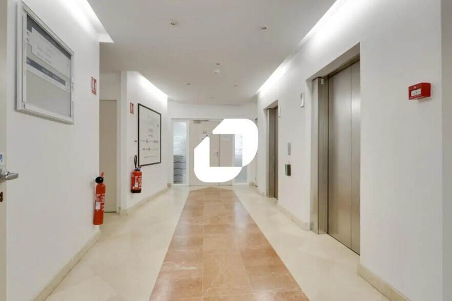 Office in Chessy for lease - Building Photo - Image 2 of 12