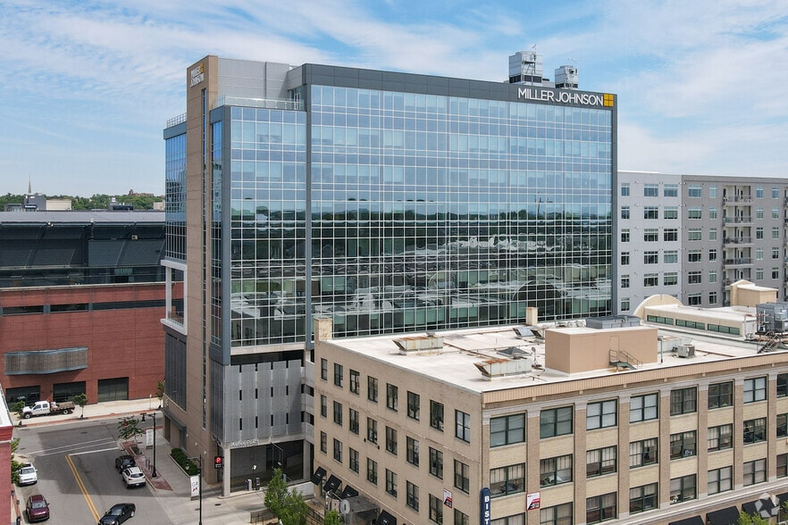 45 Ottawa Ave SW, Grand Rapids, MI for sale - Primary Photo - Image 1 of 1