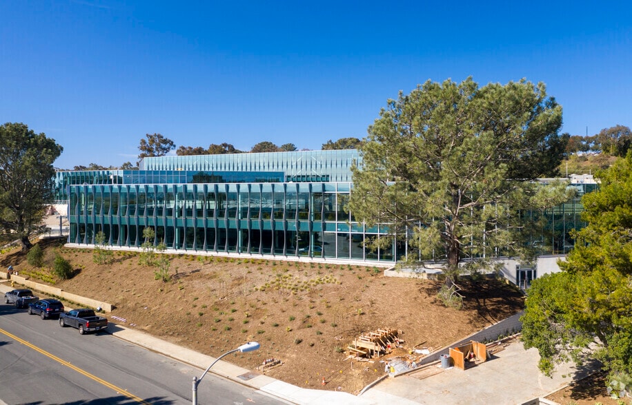 3050 Science Park Rd, San Diego, CA for lease - Building Photo - Image 2 of 5