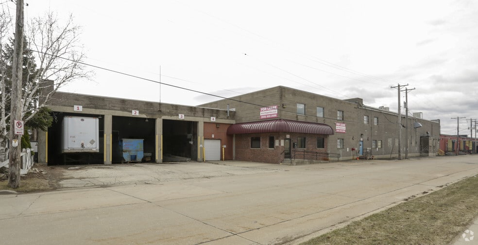 1843 W Reeve St, Appleton, WI for sale - Primary Photo - Image 1 of 1