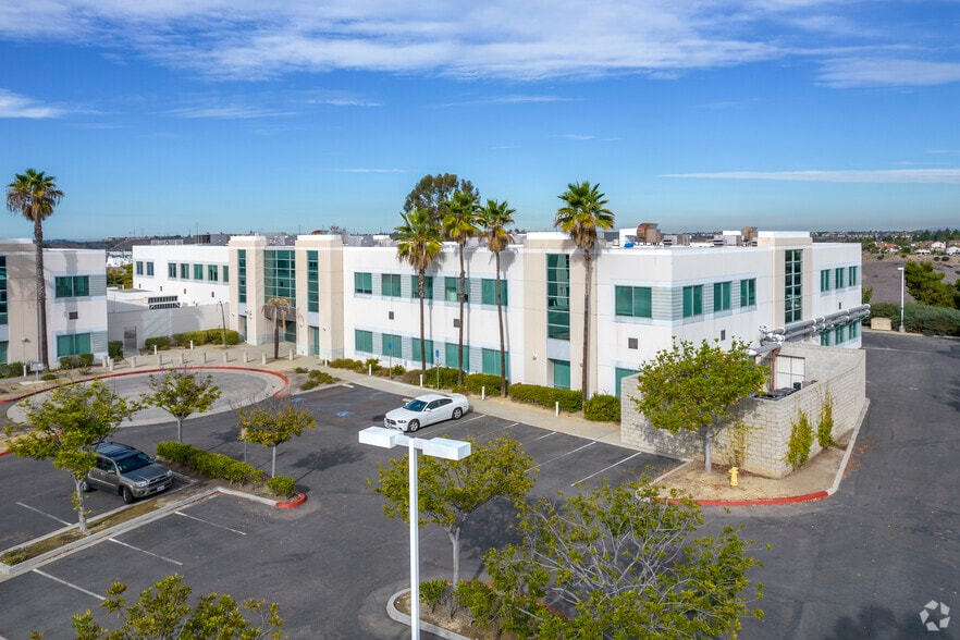 5732-5738 Pacific Center Blvd Sale portfolio of 2 properties for sale on LoopNet.com - Primary Photo - Image 2 of 2