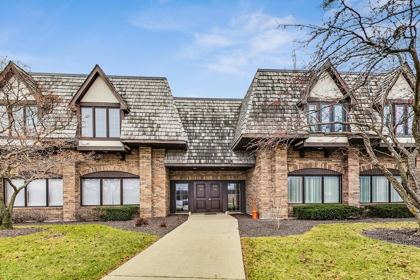 28085 N Ashley Cir, Libertyville, IL 60048 | LoopNet