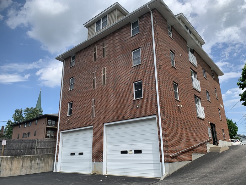 10 Middle Street Ct, Waltham, MA for sale - Building Photo - Image 1 of 1