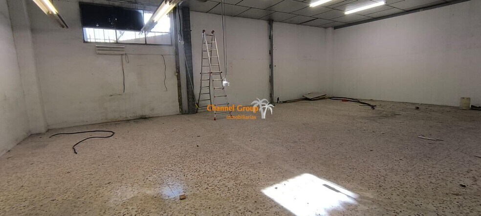 Industrial in Elche for lease - Building Photo - Image 2 of 10