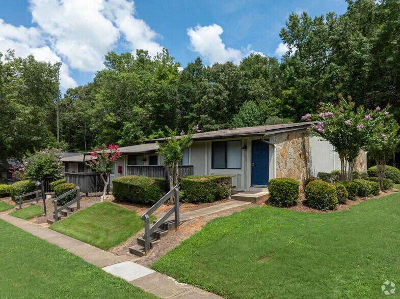 102 Hartford Run, Buford, GA for sale - Primary Photo - Image 1 of 1