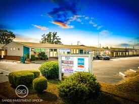 6,950  sq feet retail center with New Roof - Retail Space