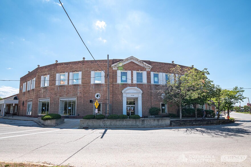 2720 Van Aken Blvd, Cleveland, OH for lease - Primary Photo - Image 1 of 18