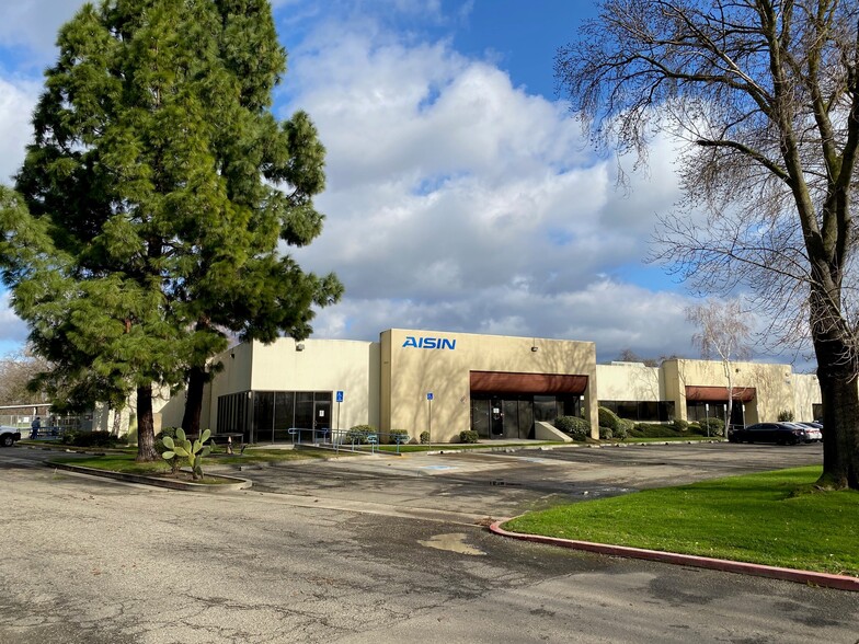 140-142 Frank West Cir, Stockton, CA for lease - Building Photo - Image 2 of 6