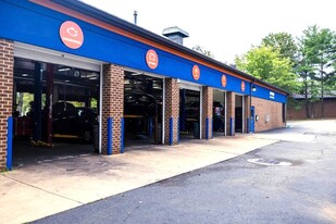 6/7 Bay Garage - Automotive Property