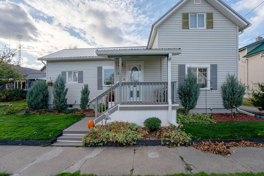 310 Hancock St, Manistee, MI for sale Primary Photo- Image 1 of 52