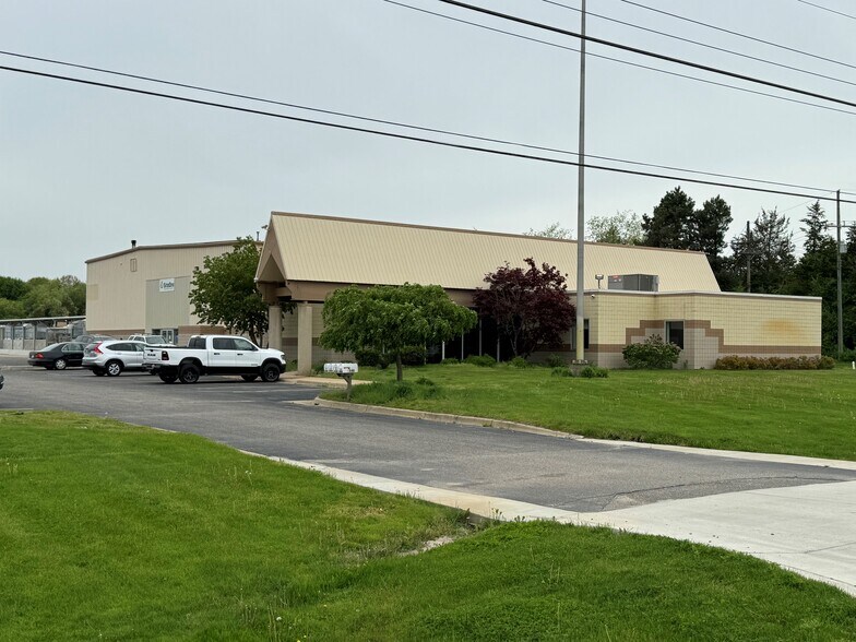 7540 Whitmore Lake Rd, Brighton, MI for sale - Building Photo - Image 1 of 1