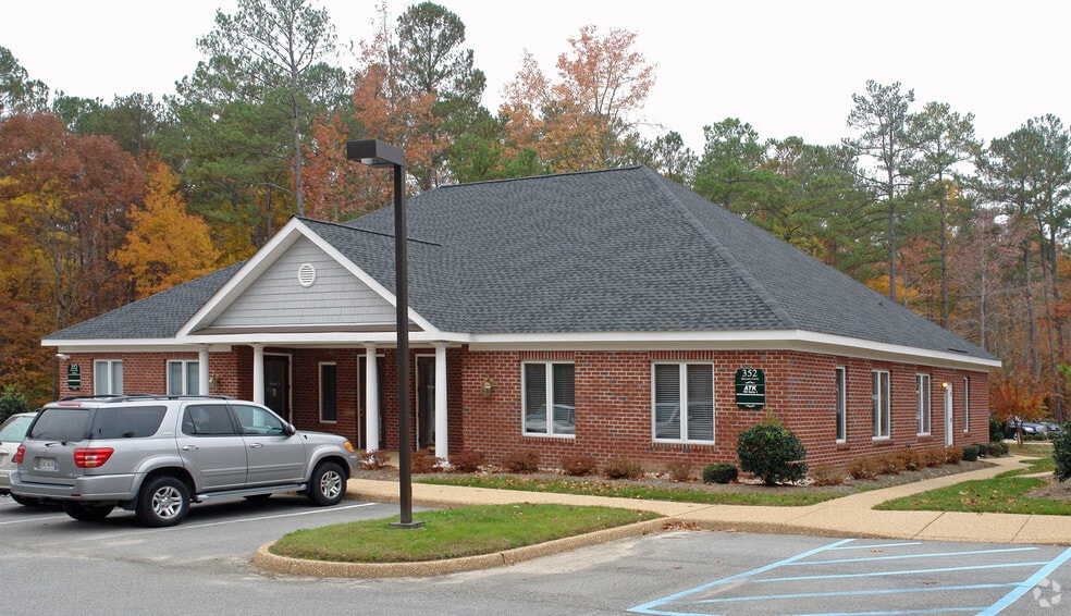 352 McLaws Cir, Williamsburg, VA for sale - Primary Photo - Image 1 of 1