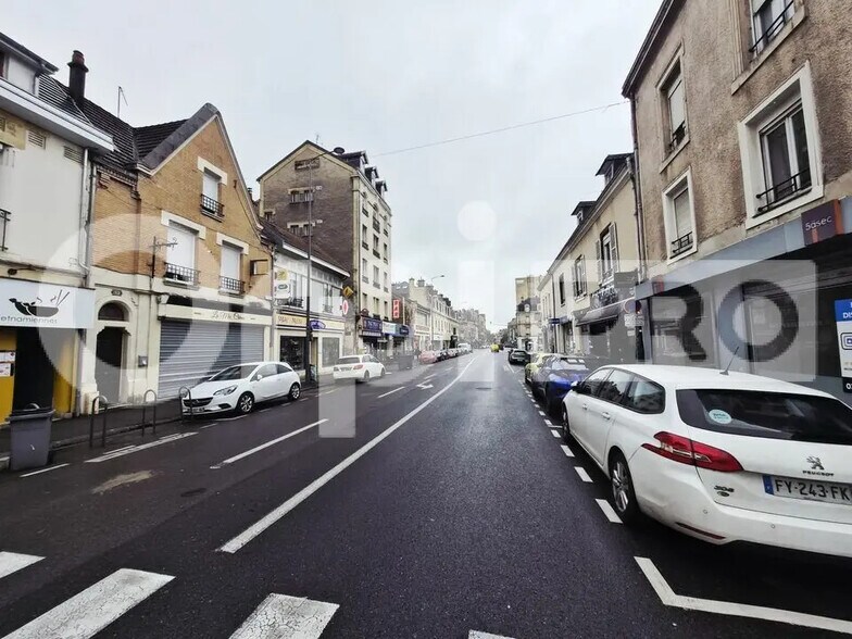 Retail in Reims for lease - Building Photo - Image 2 of 5