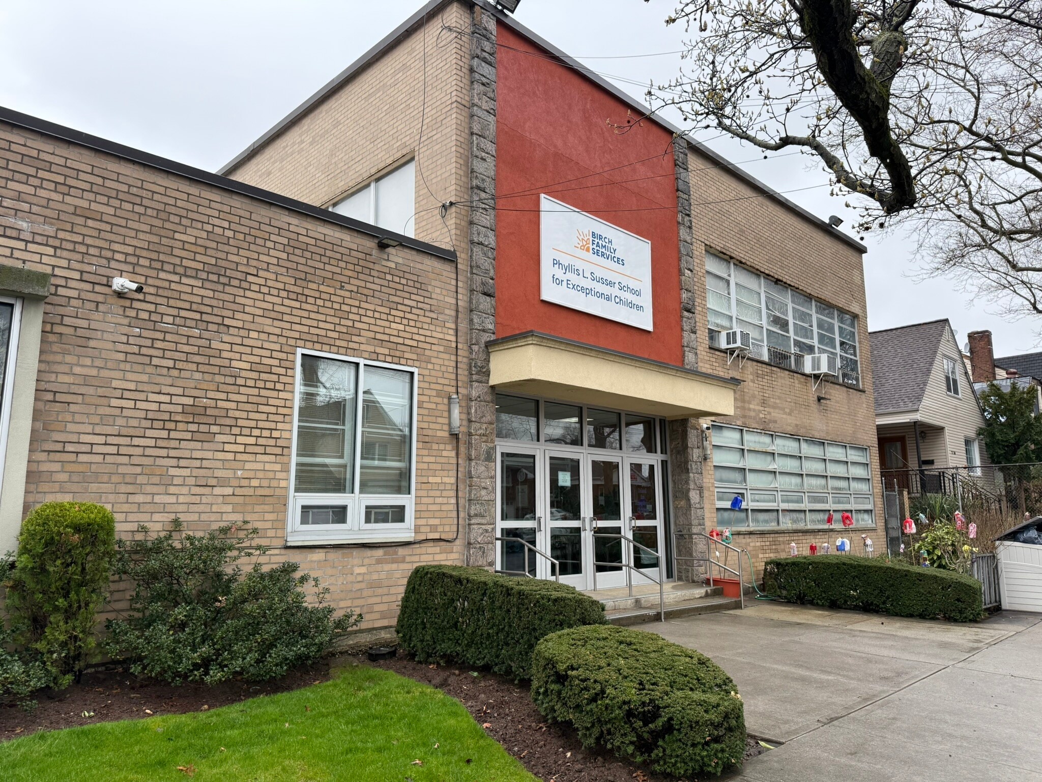 7164 168th St, Fresh Meadows, NY for lease Primary Photo- Image 1 of 7