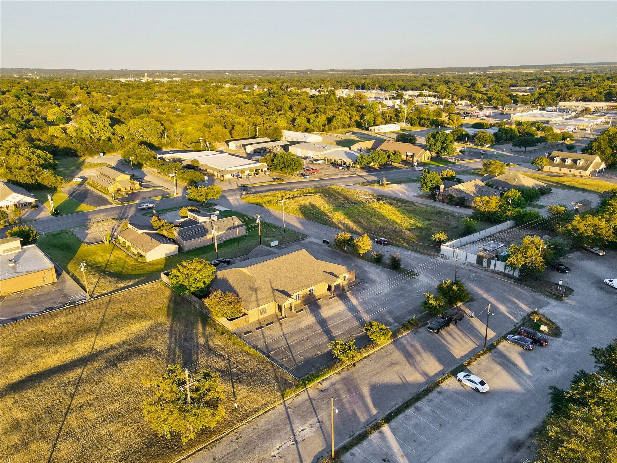 302 Lincoln Park Dr, Cleburne, TX for sale Primary Photo- Image 1 of 1