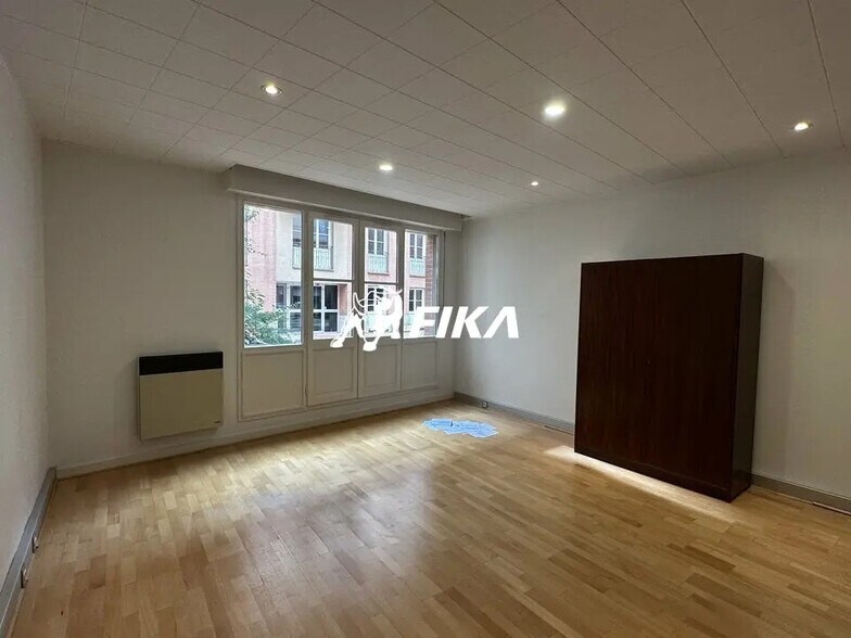 Office in Toulouse for lease - Building Photo - Image 2 of 7