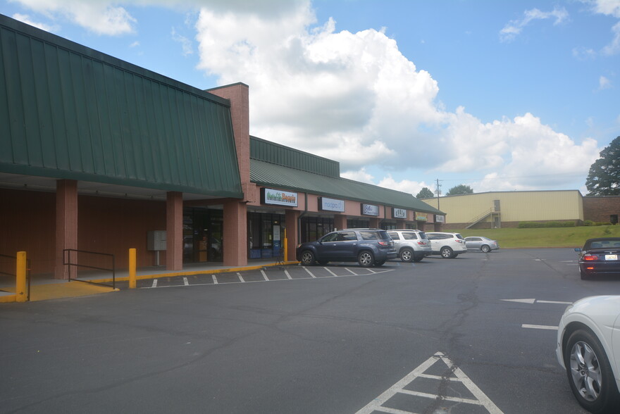 1540-1556 Greenbrier Dear Rd, Anniston, AL for lease - Building Photo - Image 3 of 10