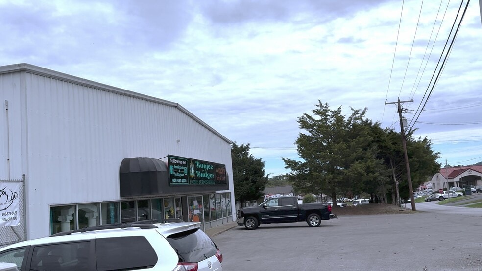 1014 W Columbia St, Somerset, KY for lease - Commercial Listing Video - Image 2 of 4