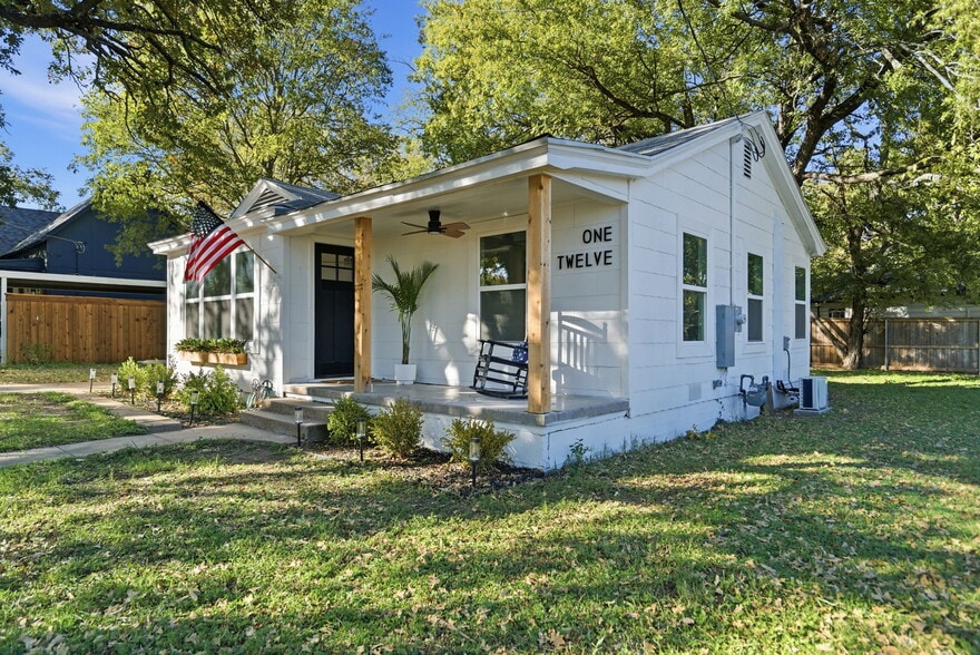 112 W Akard St, Weatherford, TX for sale - Building Photo - Image 2 of 33