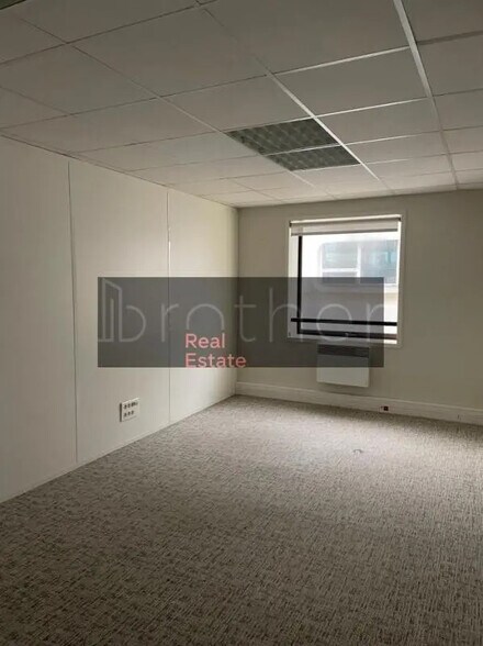 Office in Bordeaux for lease - Interior Photo - Image 3 of 8