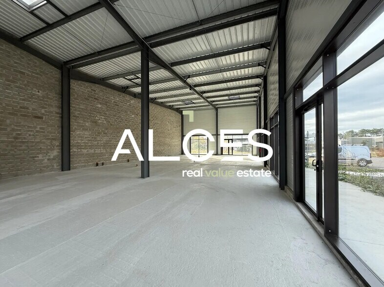 Flex in Mérignac for lease - Interior Photo - Image 3 of 6