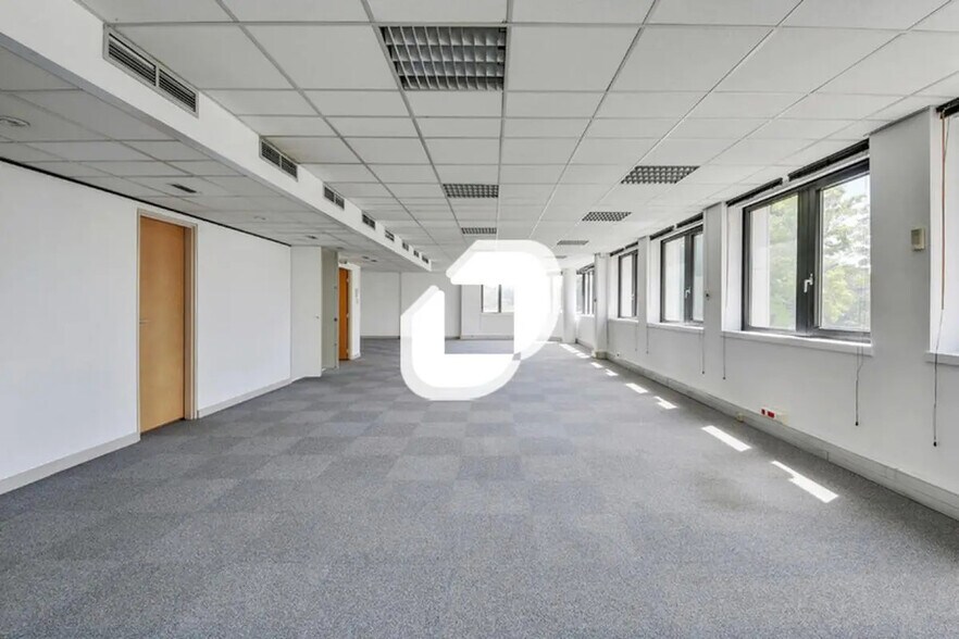 Office in Charenton-le-Pont for lease - Interior Photo - Image 2 of 10
