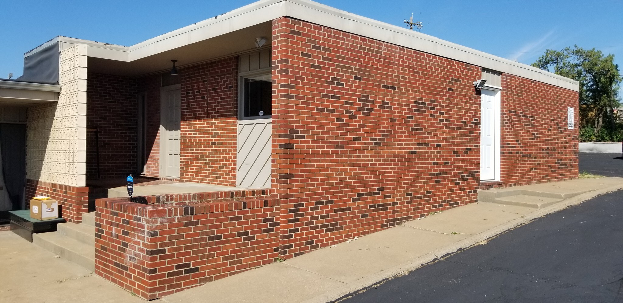 420 SW 33rd St, Topeka, KS for sale Building Photo- Image 1 of 1