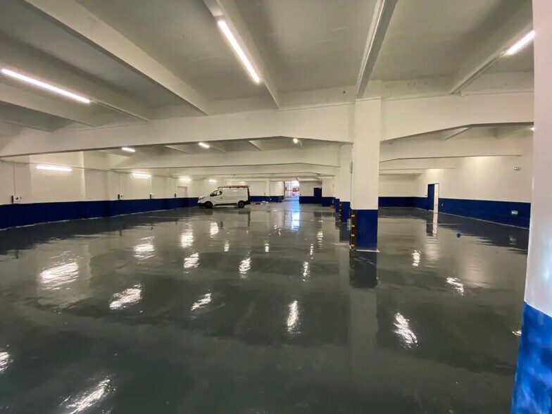 Industrial in Marseille for lease - Interior Photo - Image 3 of 15