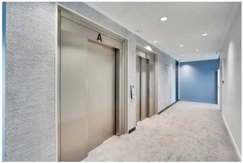 Office in Cachan for sale - Lobby - Image 3 of 8