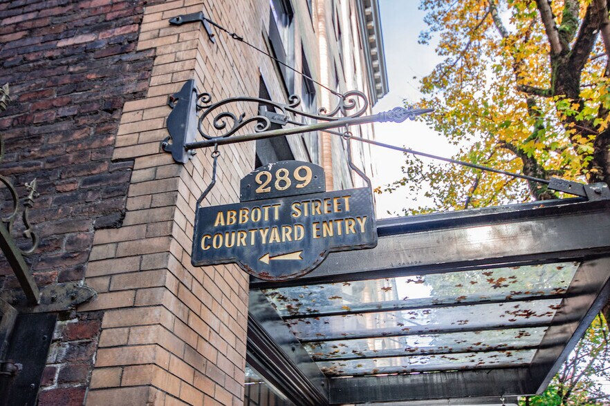289 Abbott St, Vancouver, BC for lease - Building Photo - Image 2 of 4