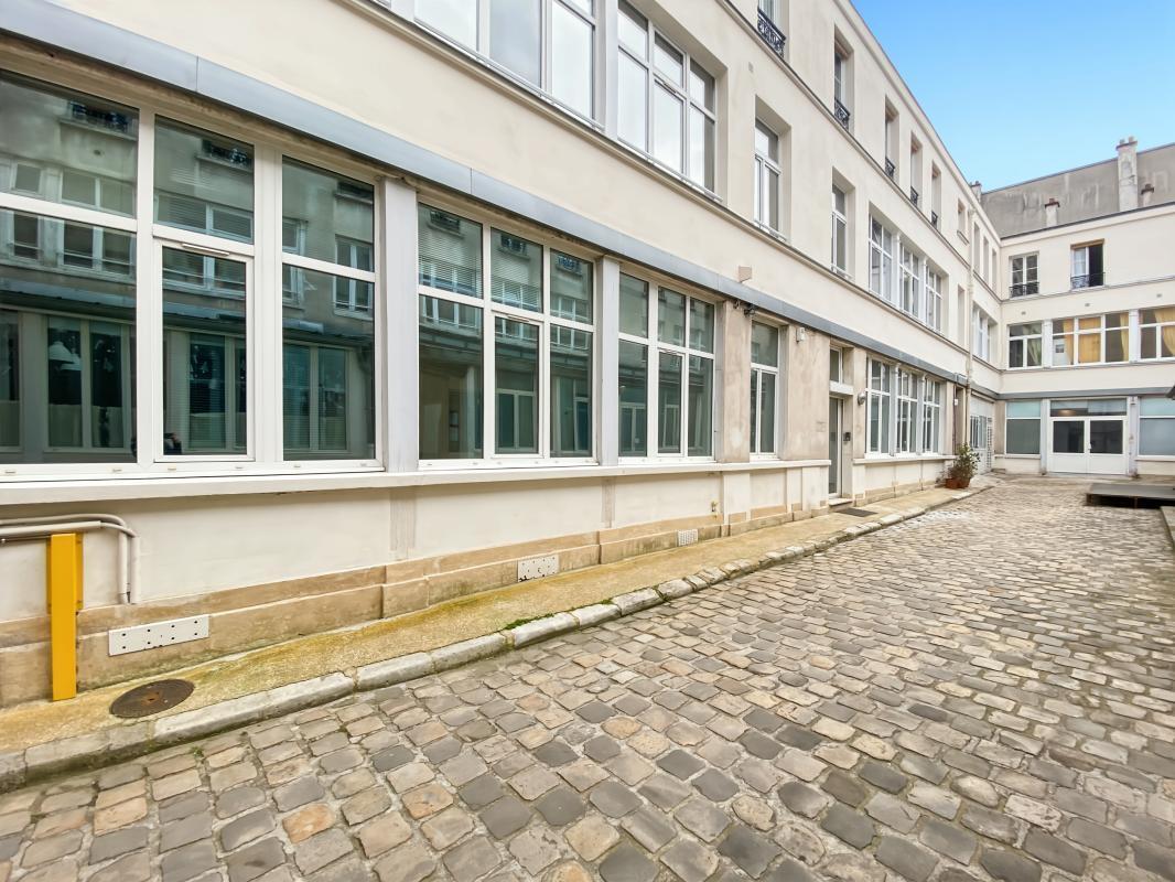 Office in Paris for lease Building Photo- Image 1 of 10