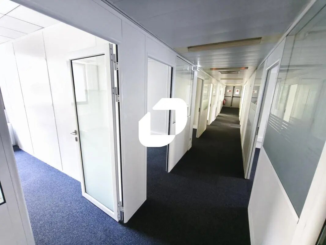 Office in Nogent-sur-Marne for lease Interior Photo- Image 1 of 5