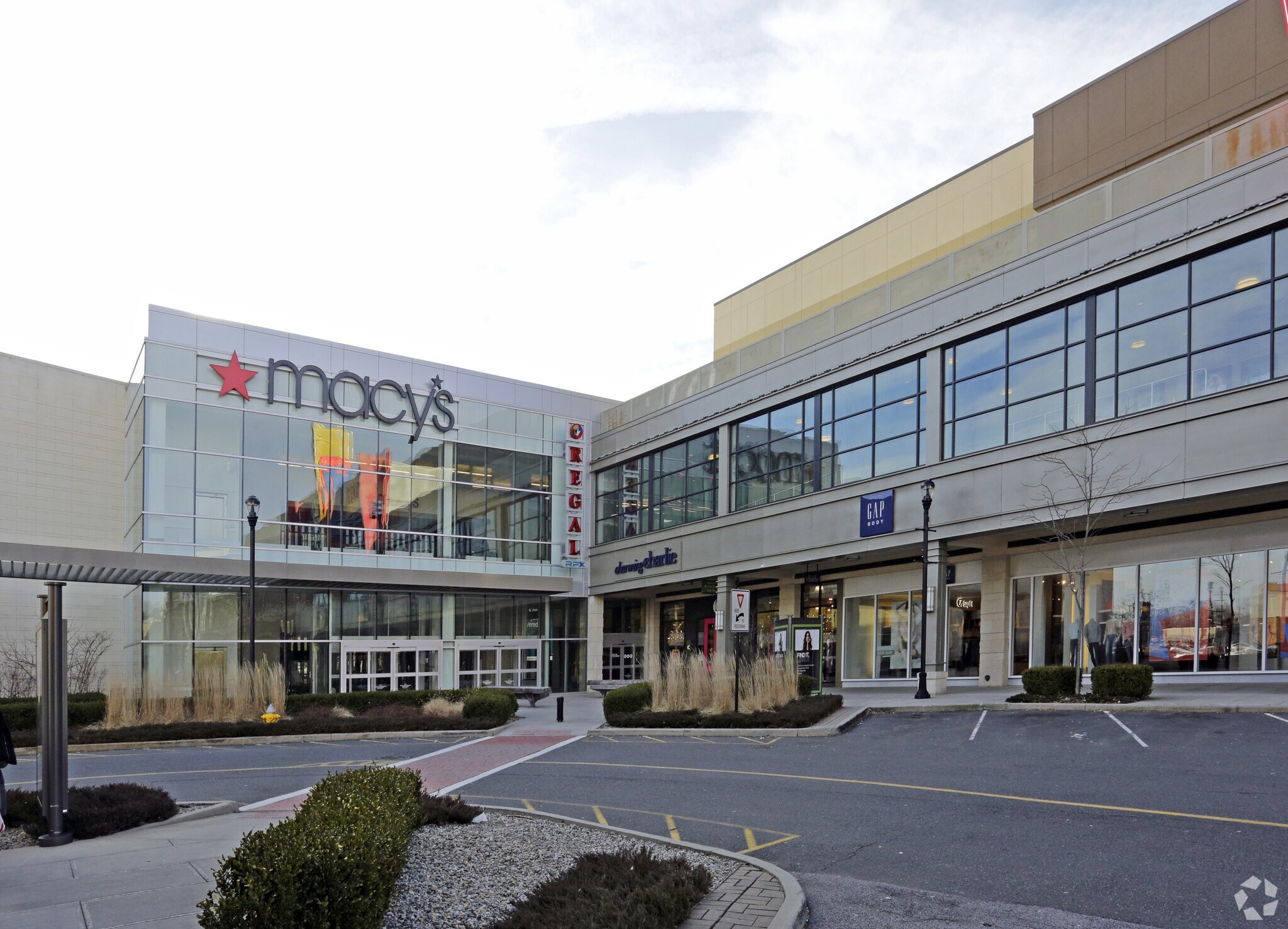 200 Nanuet Mall S, Nanuet, NY 10954 RTL Nanuet