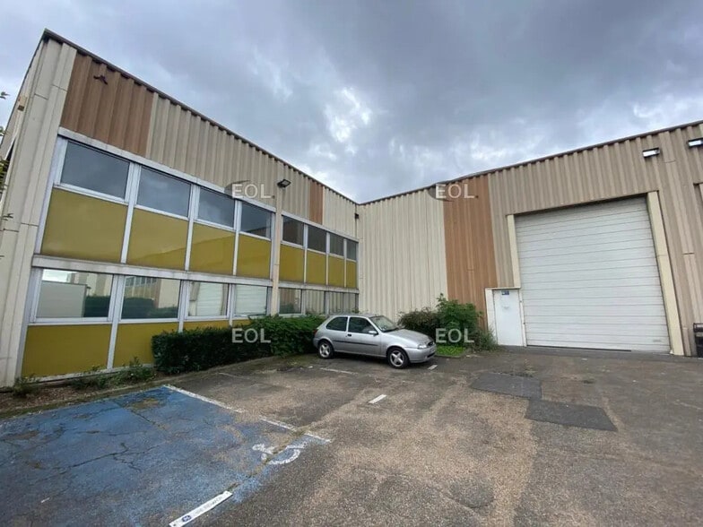 Industrial in Massy for lease - Building Photo - Image 3 of 4