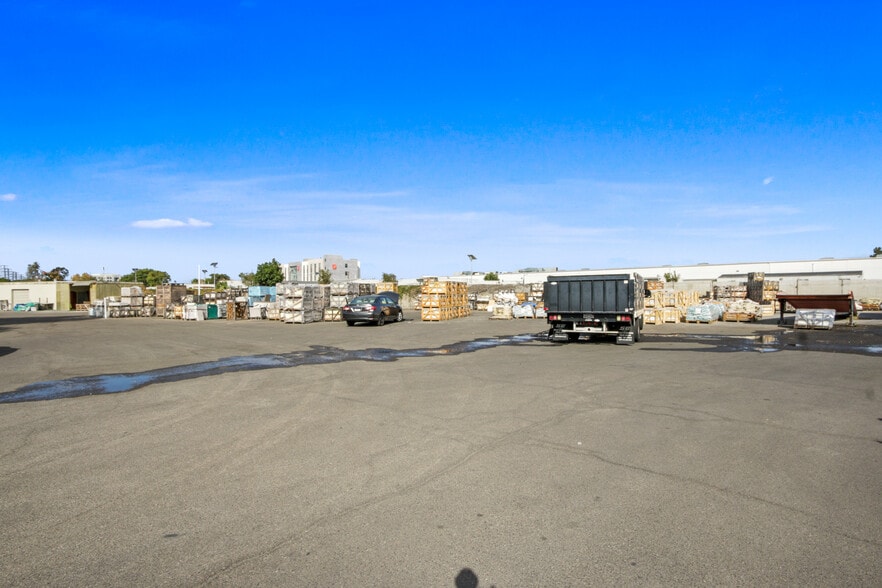 901 E Cerritos Ave, Anaheim, CA for lease - Building Photo - Image 2 of 11