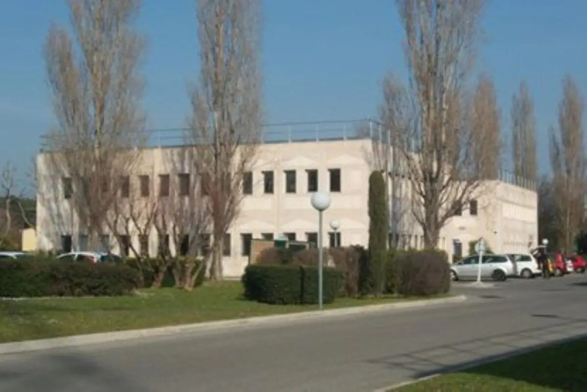 Office in La Penne-sur-Huveaune for lease Building Photo- Image 1 of 8