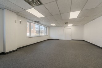 6555 Ch De La Côte-Des-Neiges, Montréal, QC for lease Interior Photo- Image 2 of 4