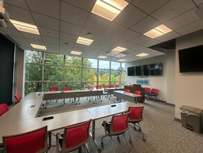 7031 Commerce Cir, Baton Rouge, LA for lease Interior Photo- Image 2 of 17