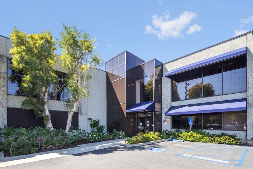 11915 La Grange Ave, Los Angeles, CA for lease - Building Photo - Image 3 of 7